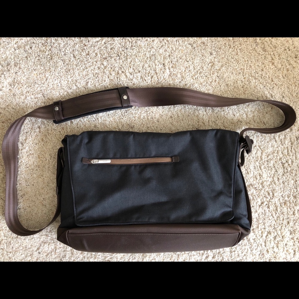 Moshi Messenger Bag